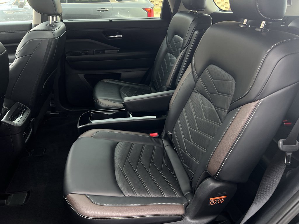 Used 2023 Nissan Pathfinder Platinum image 14