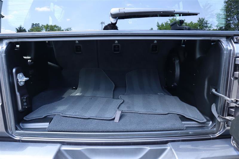 Used 2022 Jeep Wrangler Unlimited Sahara w/ Cold Weather Group image 27