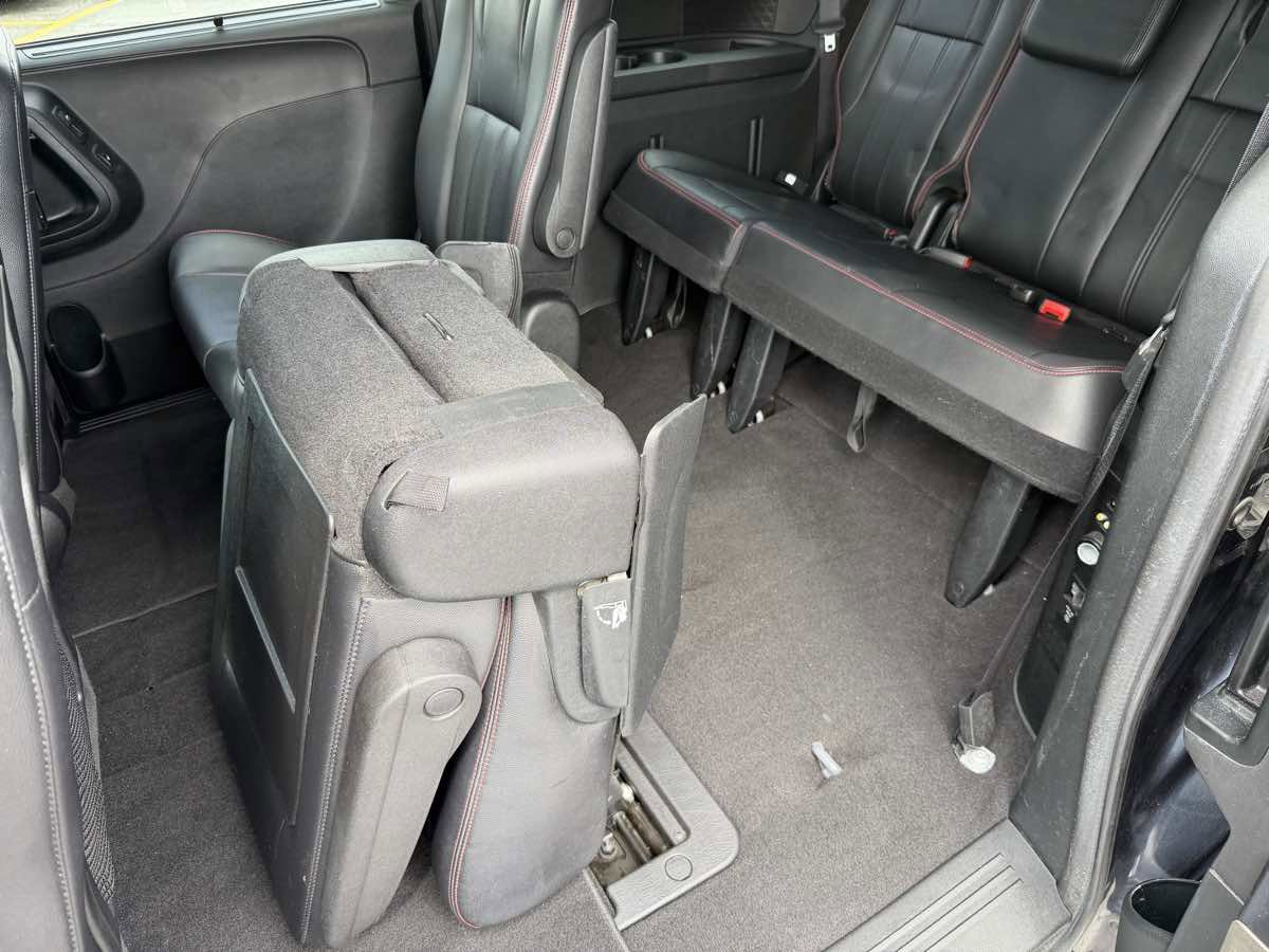 Used 2014 Dodge Grand Caravan R/T w/ Safety Sphere Group FWD image 9