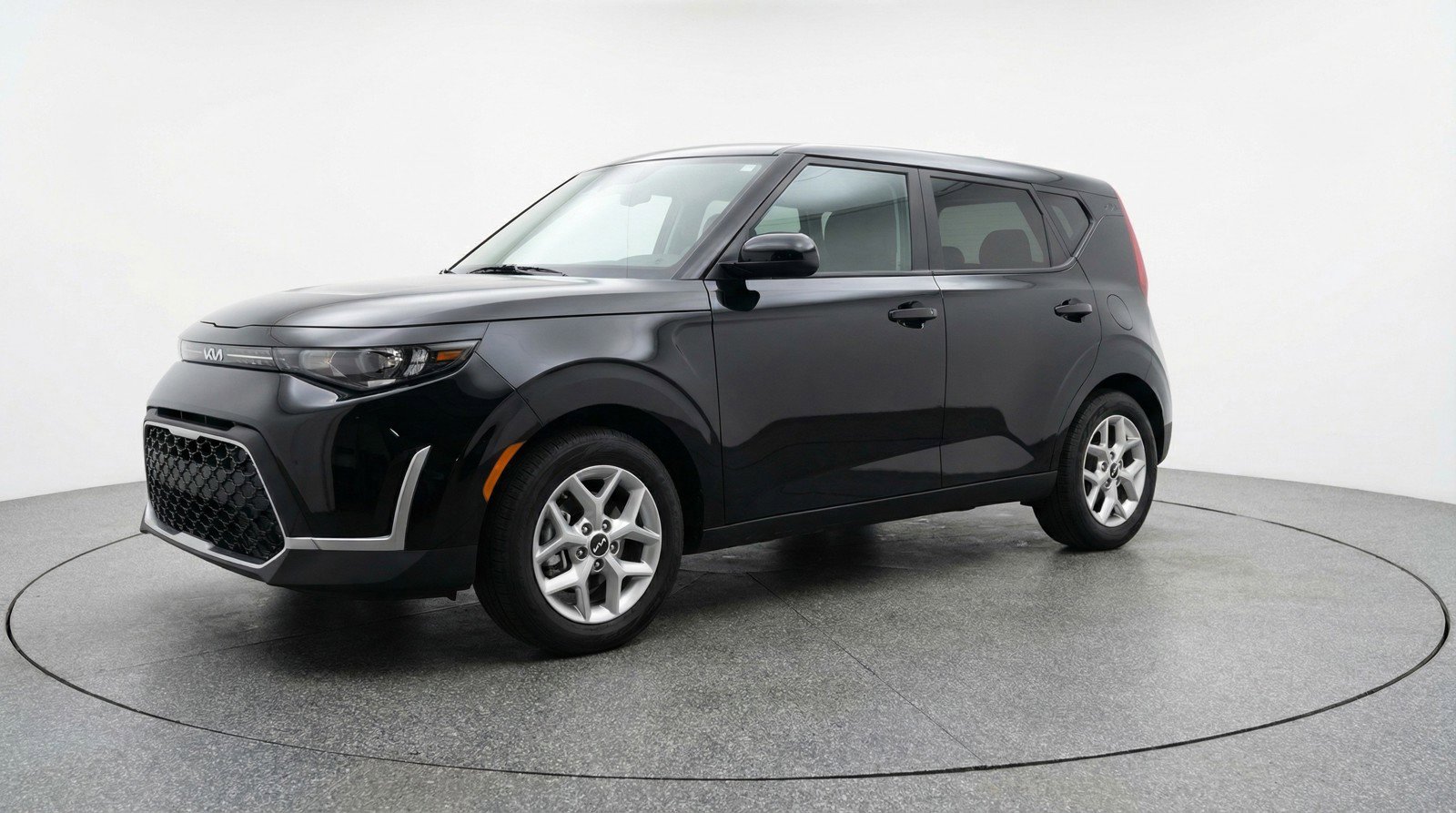 Used 2025 Kia Soul LX w/ LX Technology Package image 3