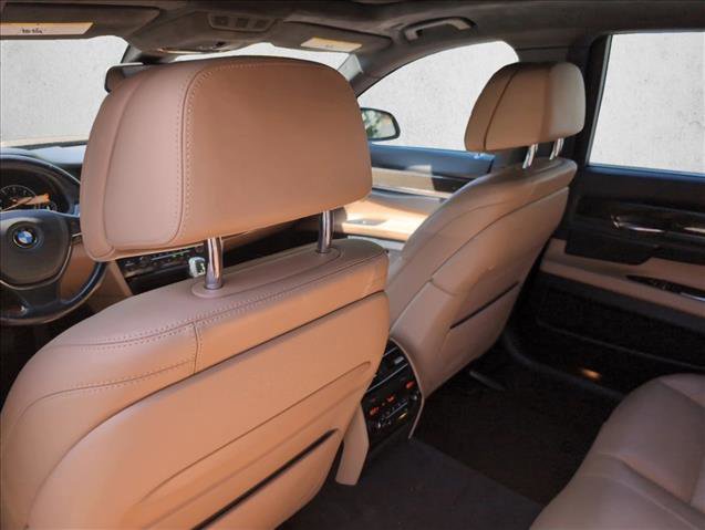 Used 2015 BMW 750Li xDrive image 17
