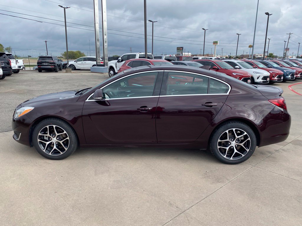 Used 2017 Buick Regal Sport Touring FWD image 2