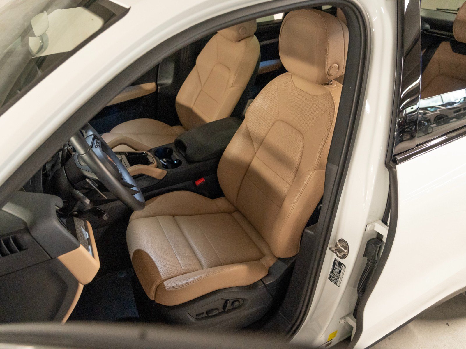 Certified 2026 Porsche Cayenne AWD/4WD image 5