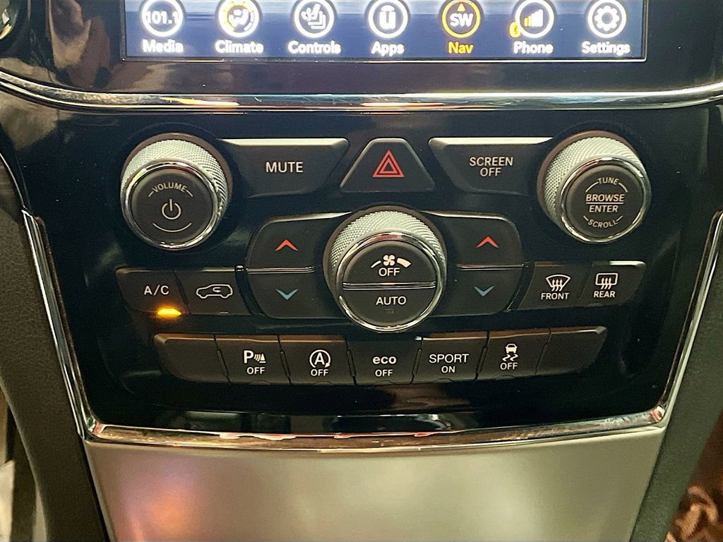 Used 2021 Jeep Grand Cherokee Laredo X AWD/4WD image 16