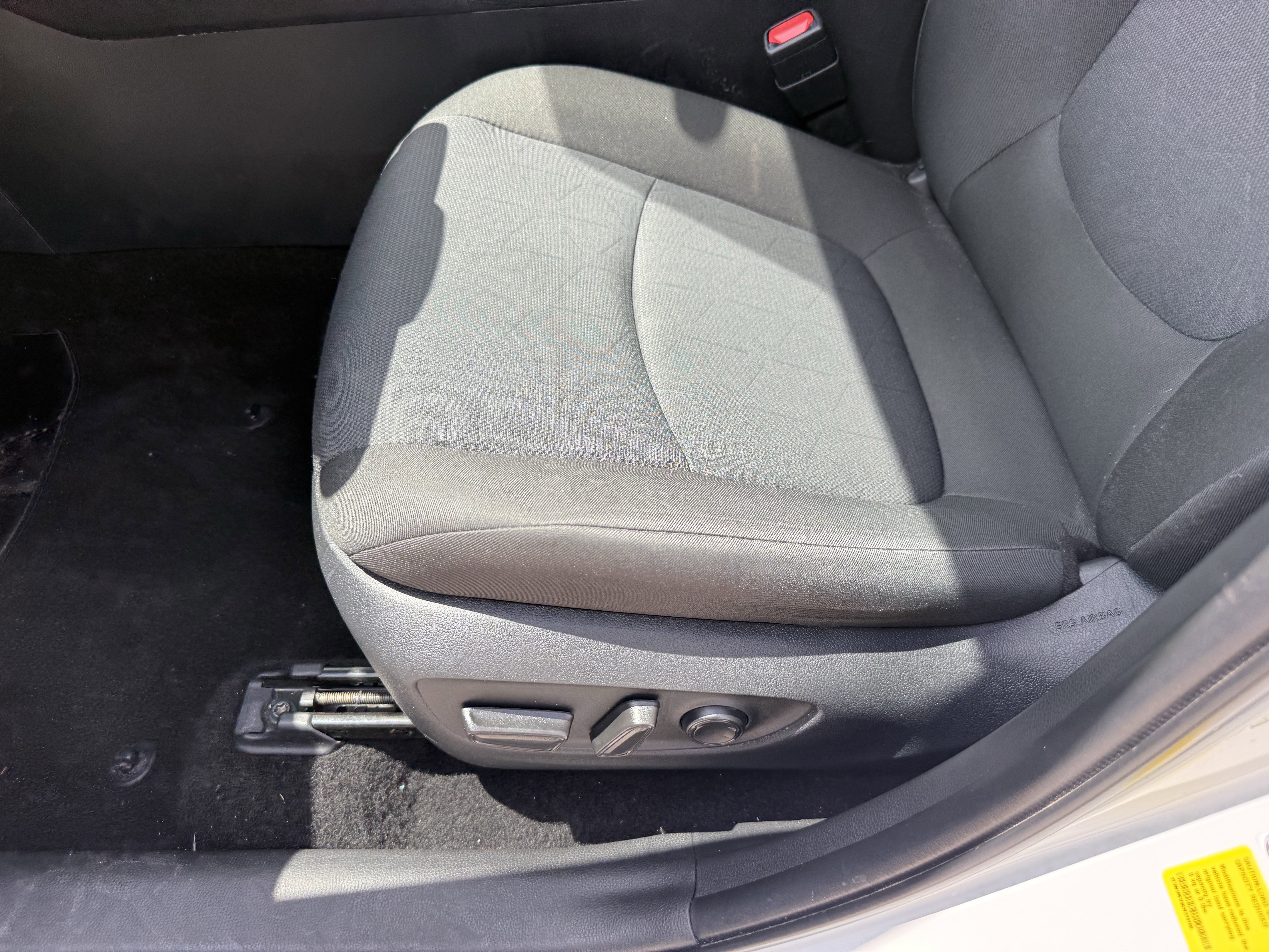 Used 2025 Toyota RAV4 XLE FWD image 29