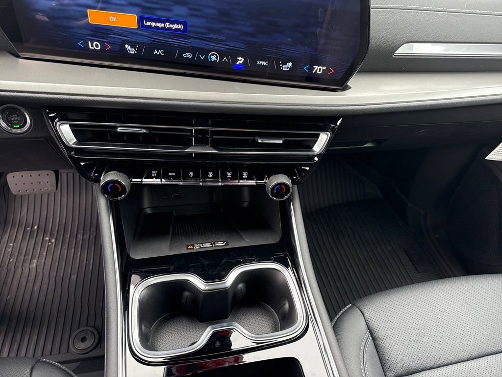 New 2025 Chevrolet Traverse LT w/ LPO, Floor Liner Package image 16