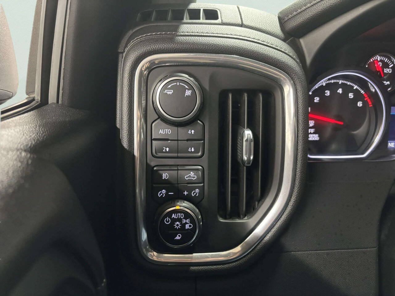 Used 2019 Chevrolet Silverado 1500 LTZ w/ LTZ Premium Package AWD/4WD image 47