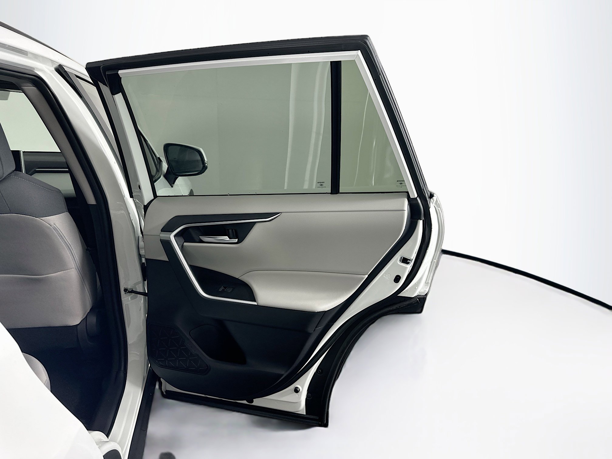 Used 2025 Toyota RAV4 XLE w/ Convenience Package image 32