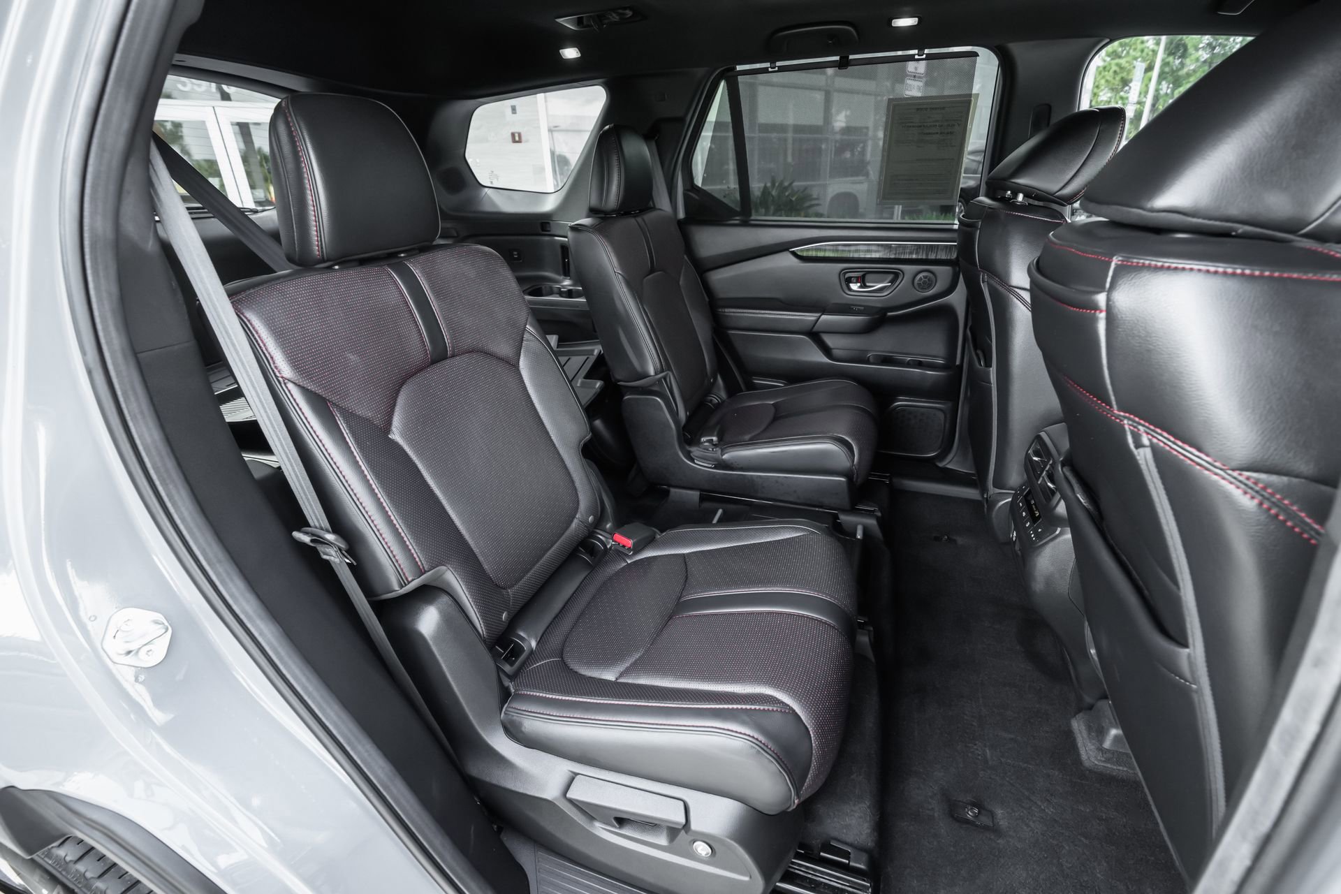 Used 2025 Honda Pilot Black Edition image 36