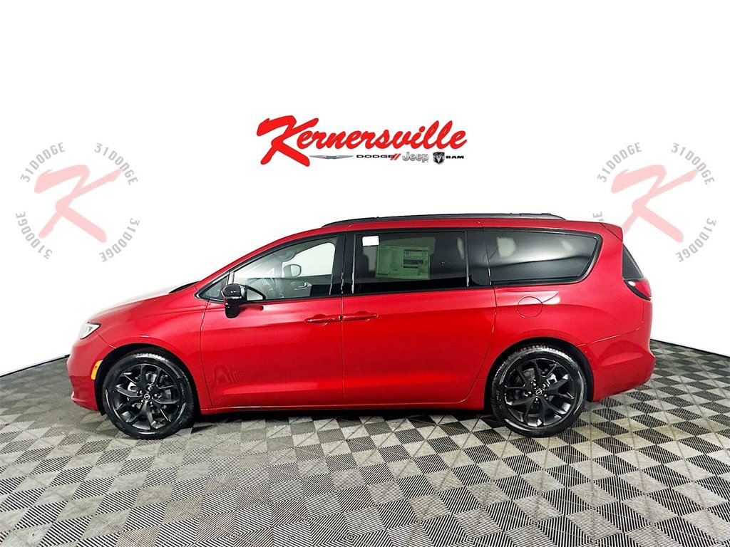 New 2026 Chrysler Pacifica Limited image 4