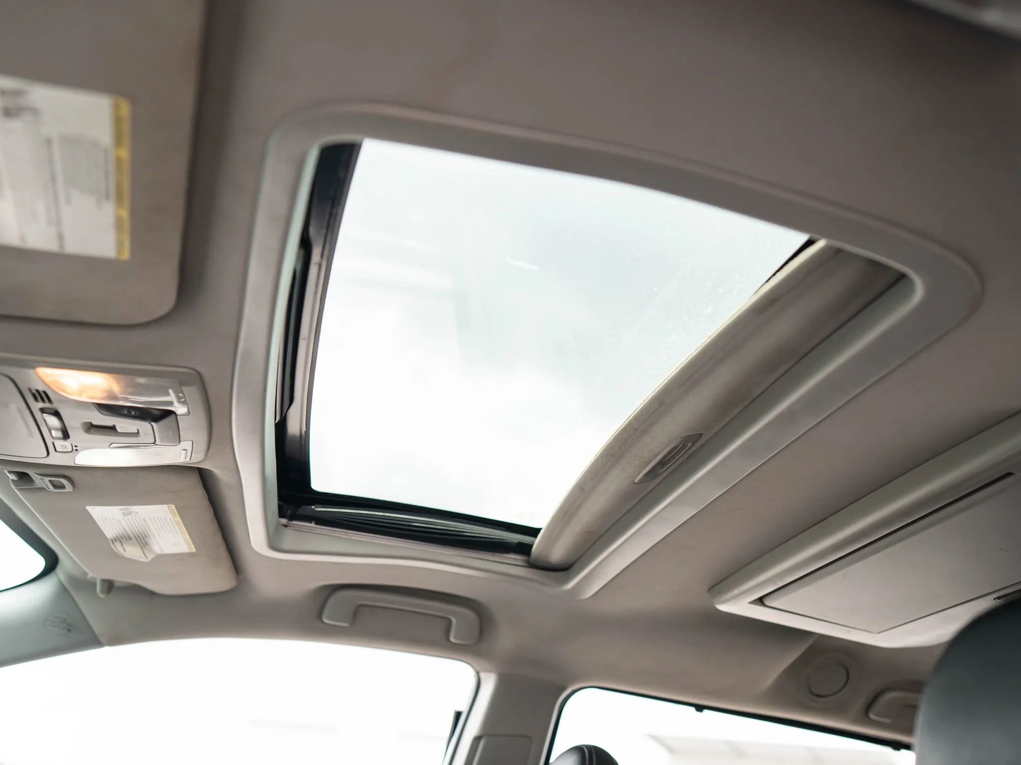 Used 2018 Toyota Sienna SE image 42