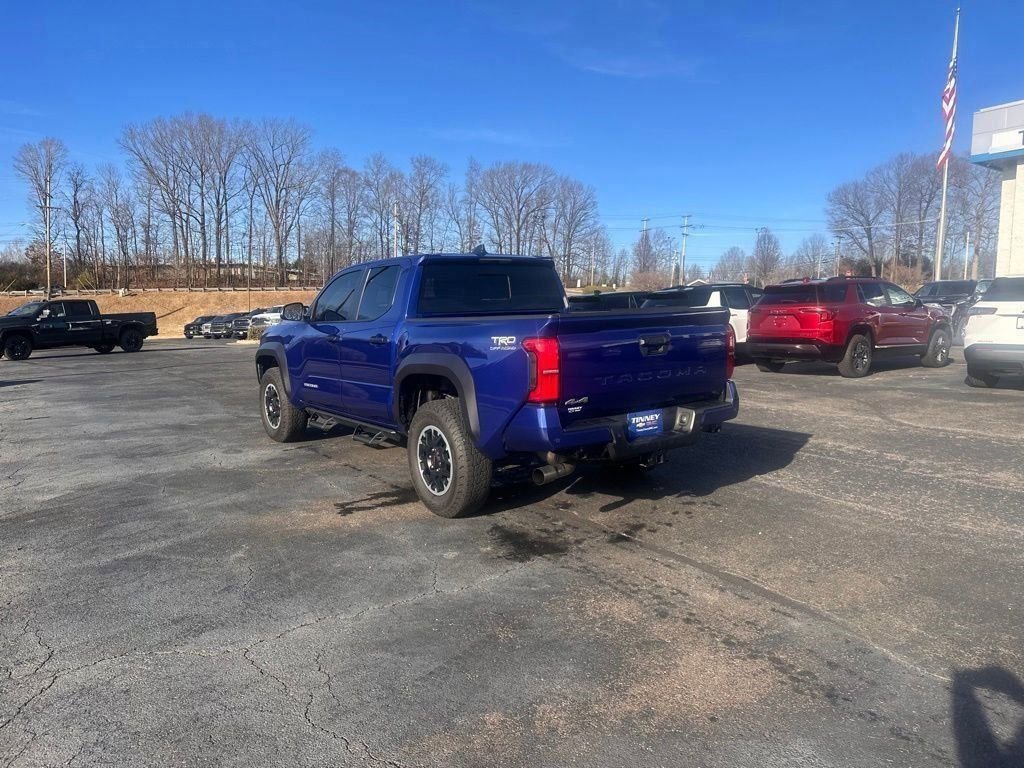 Used 2025 Toyota Tacoma 4x4 Double Cab image 4