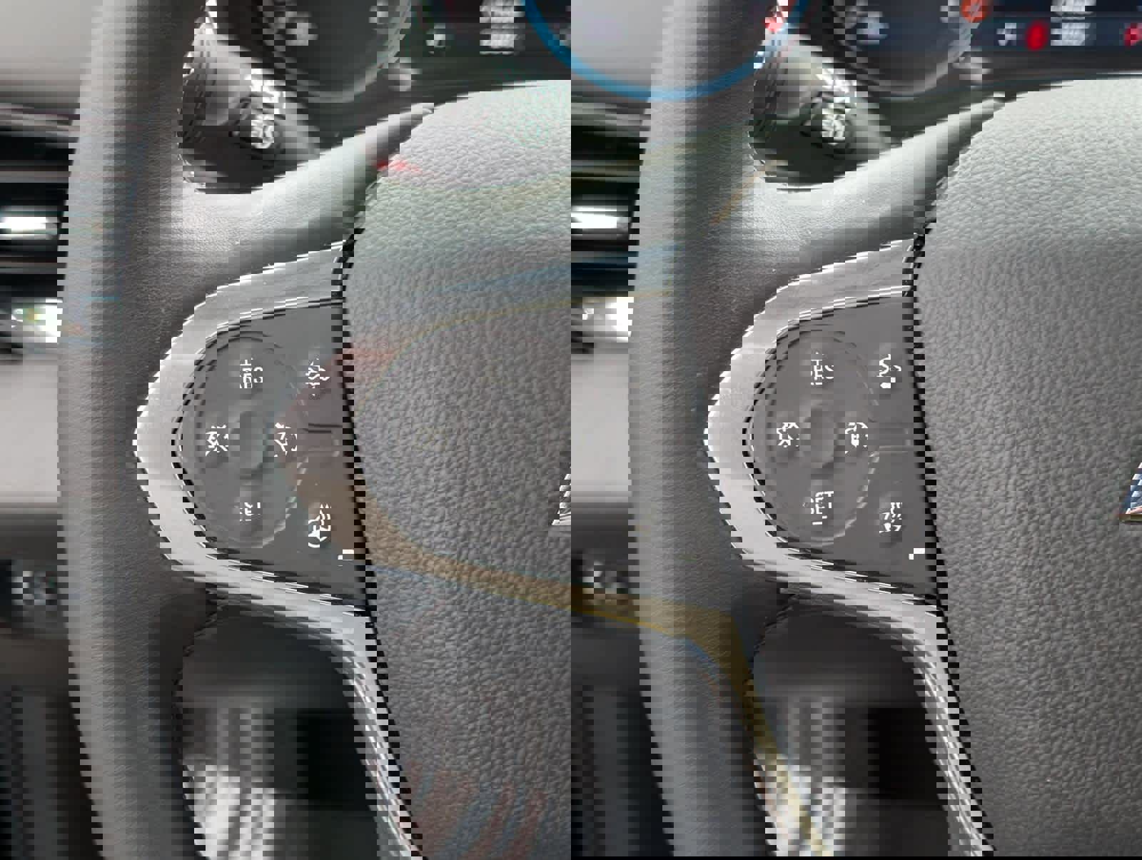 Certified 2023 Chevrolet Traverse RS image 23