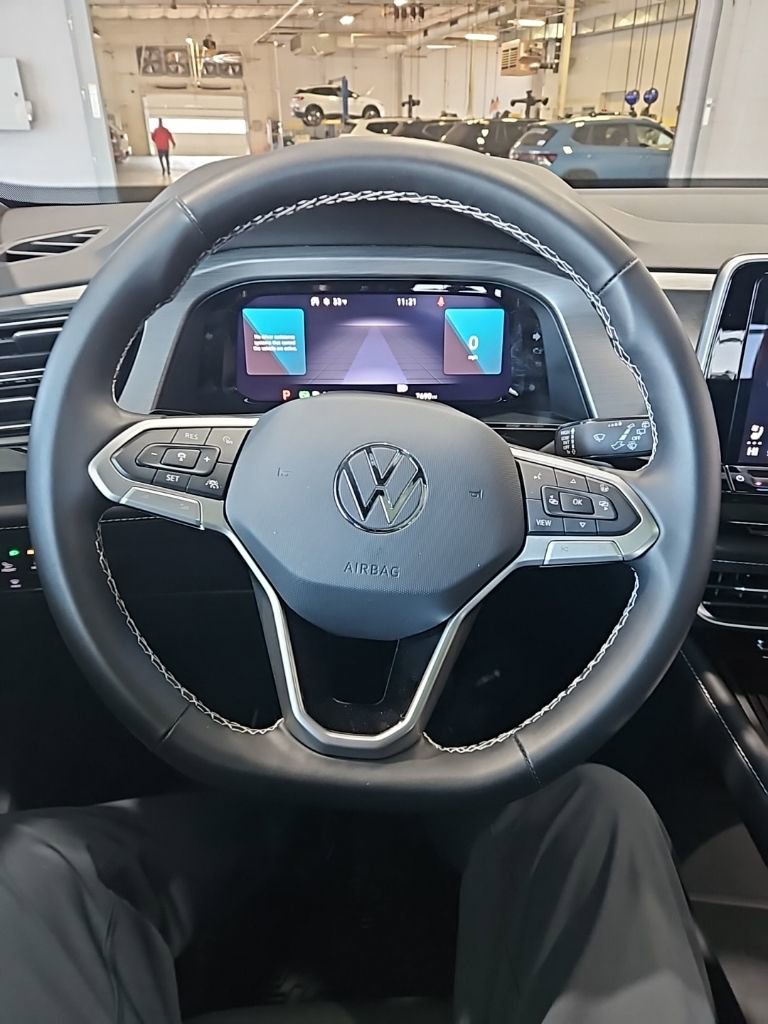 Used 2025 Volkswagen Atlas Cross Sport SE image 35