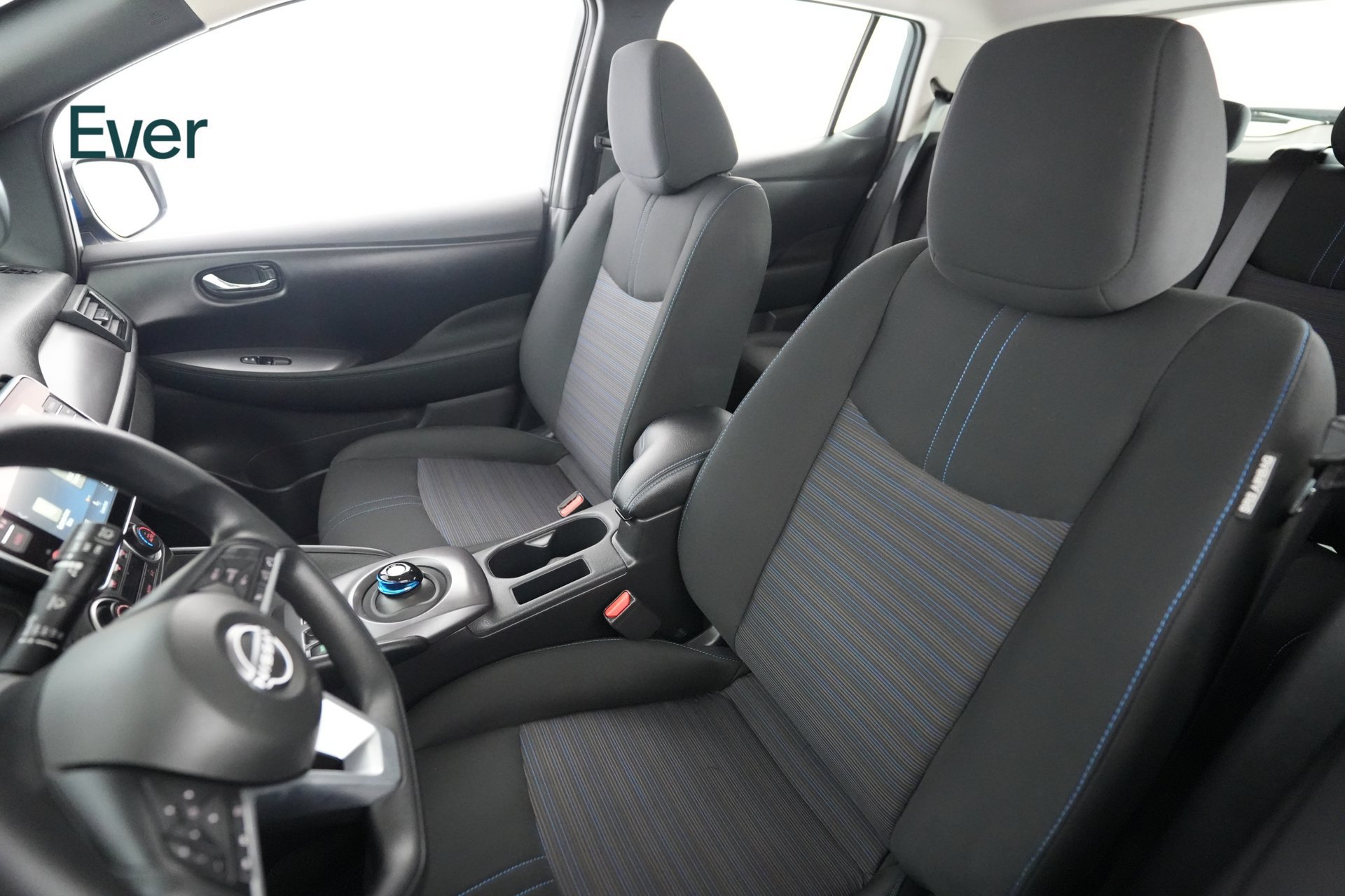Used 2025 Nissan Leaf S FWD image 4