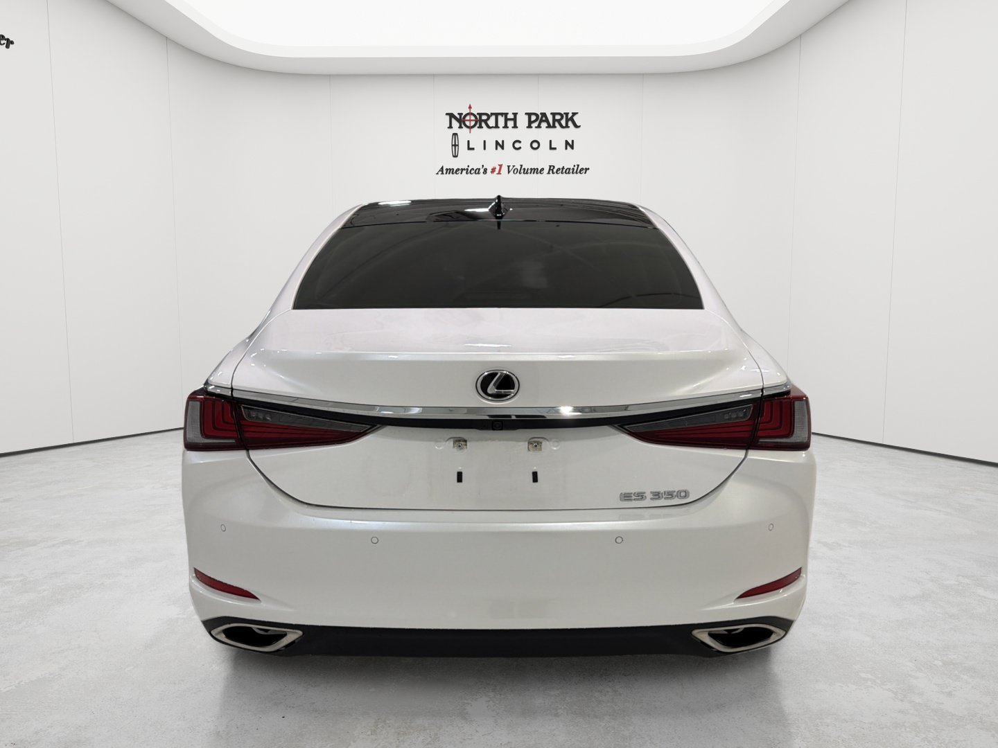Used 2025 Lexus ES 350 Ultra Luxury w/ Accessory Package (Z2) FWD image 4
