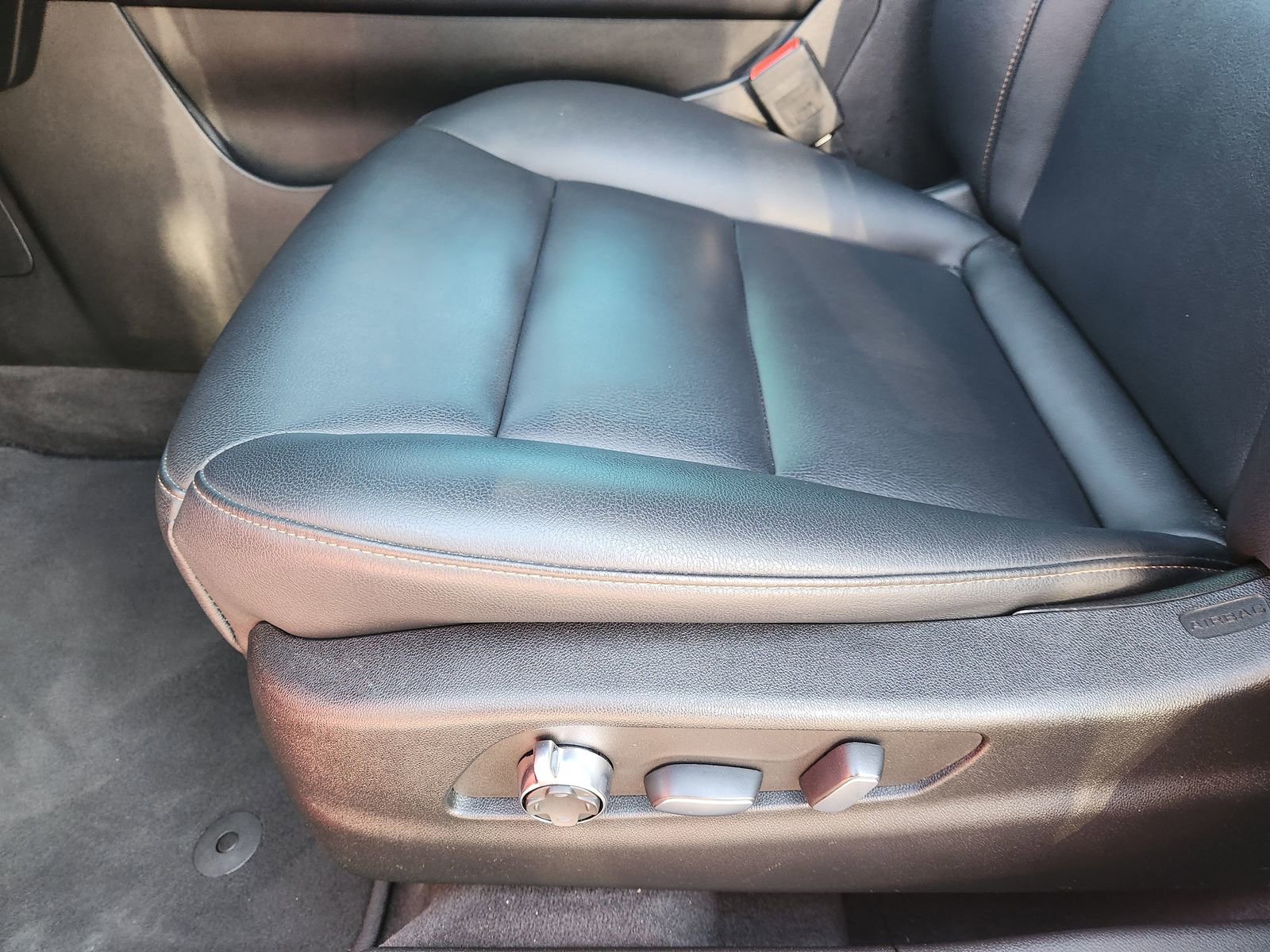 Used 2023 Cadillac XT4 Sport w/ Cold Weather Package image 27