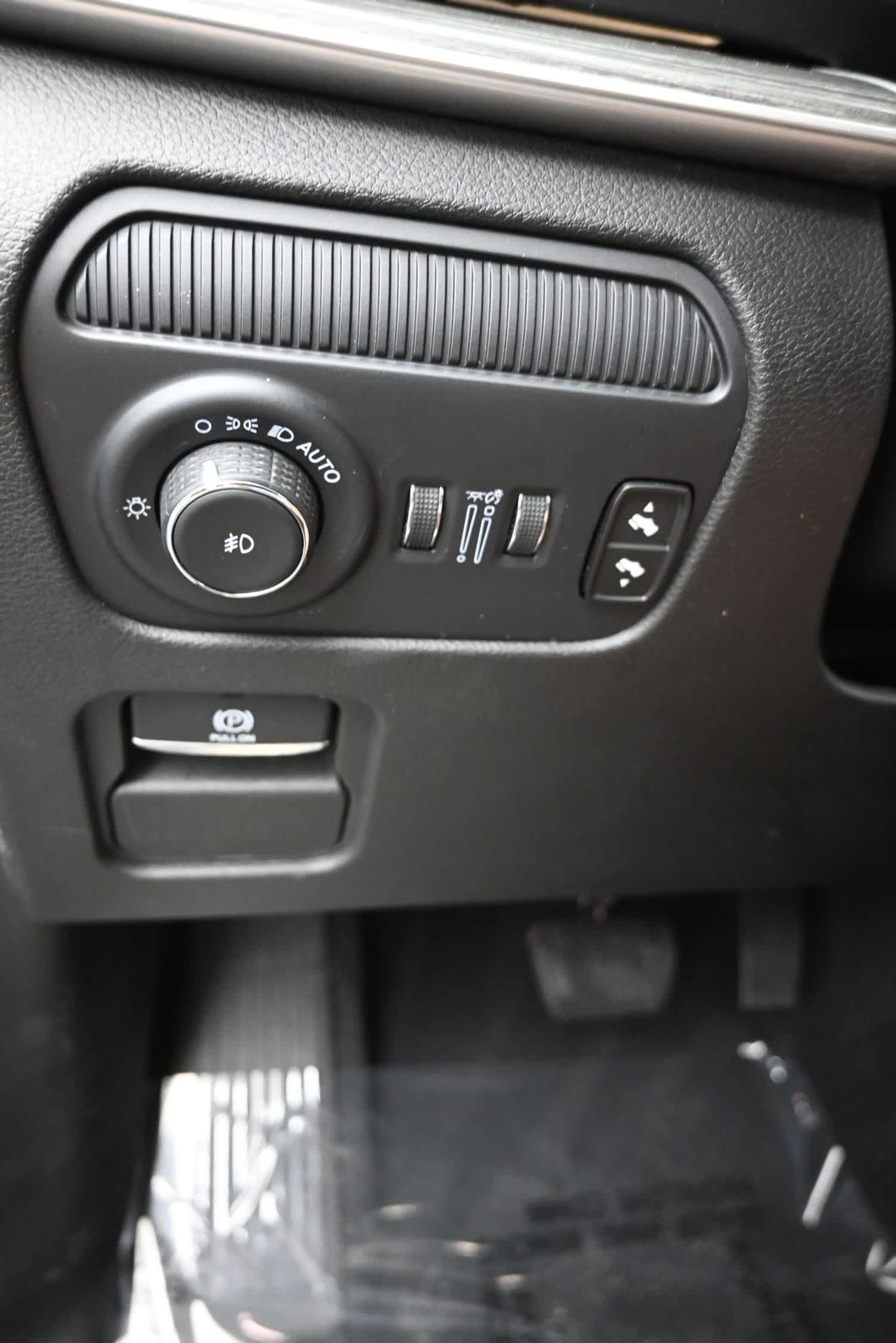 Used 2024 Jeep Wagoneer Series III AWD/4WD image 22