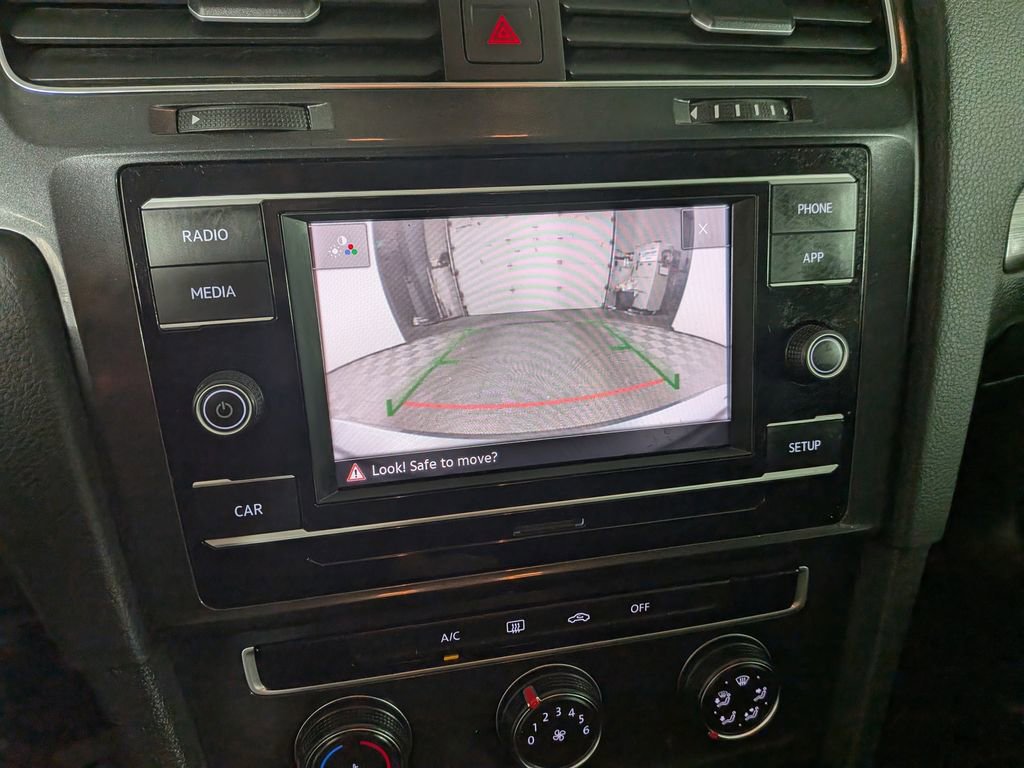 Used 2019 Volkswagen Golf S image 28