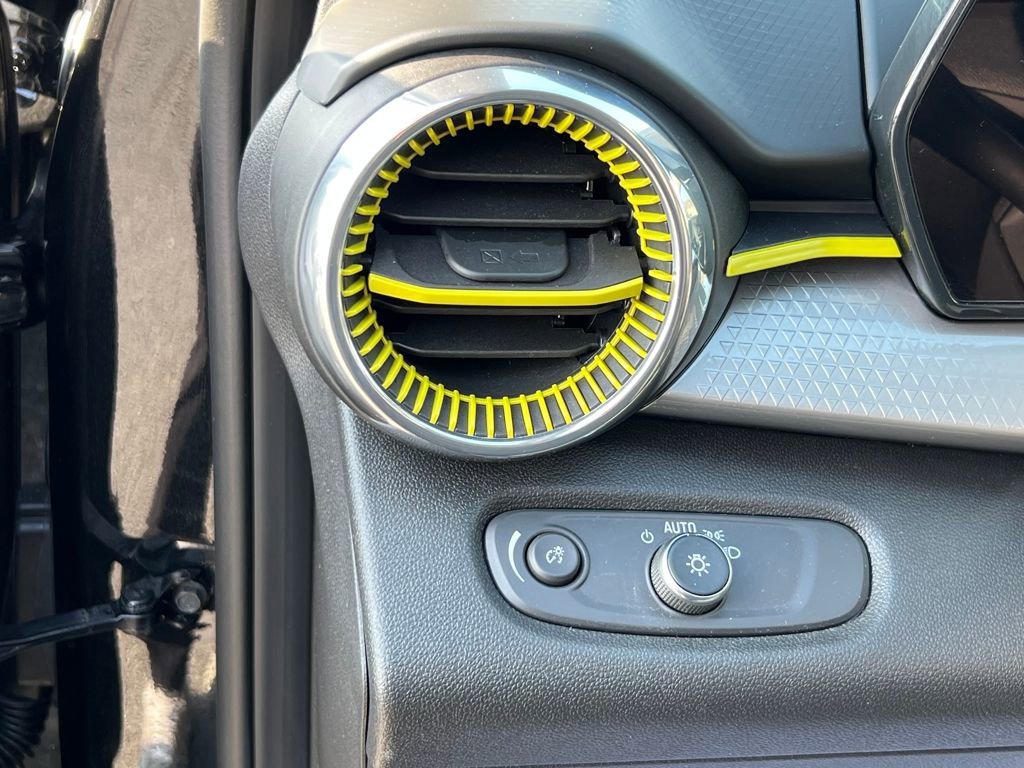 Used 2025 Chevrolet Trax LT image 17