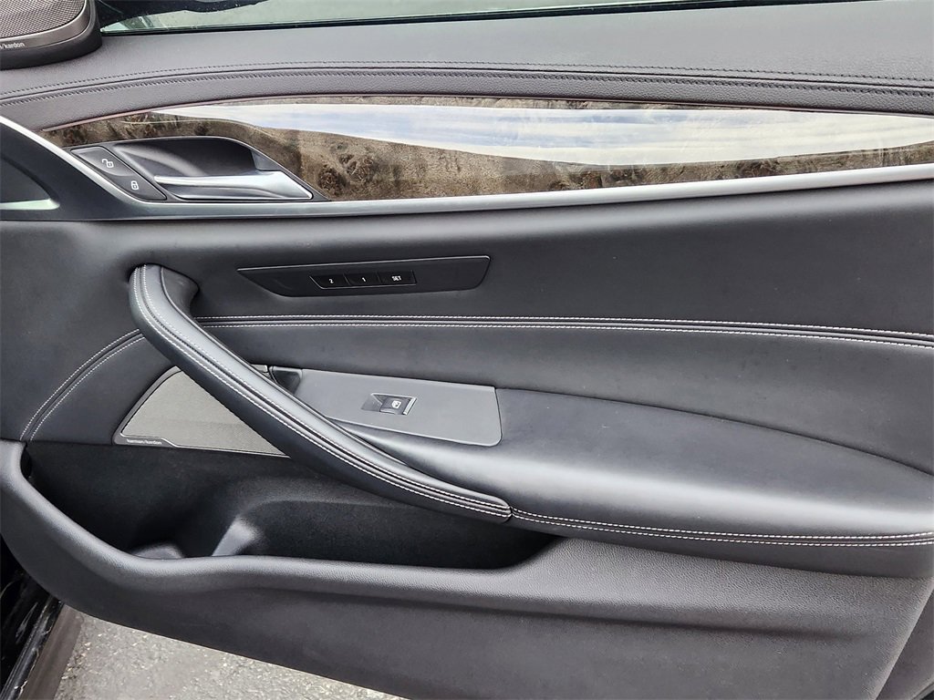 Used 2020 BMW M550i xDrive w/ Executive Package image 16