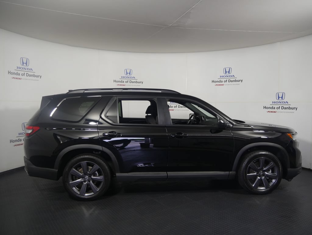 Used 2025 Honda Pilot Sport image 3