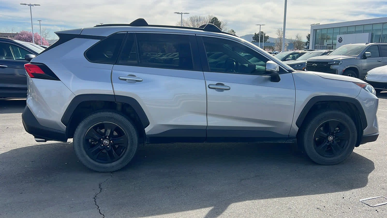 Used 2020 Toyota RAV4 XLE w/ Convenience Package image 4