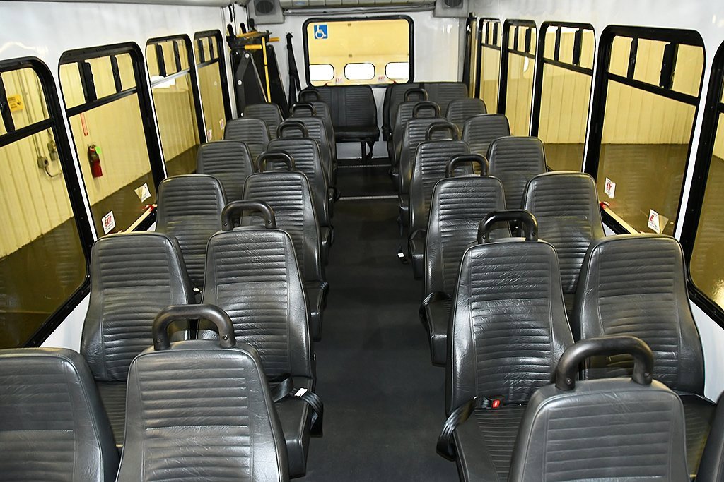 Used 2017 Ford F550 2WD Regular Cab Super Duty image 22