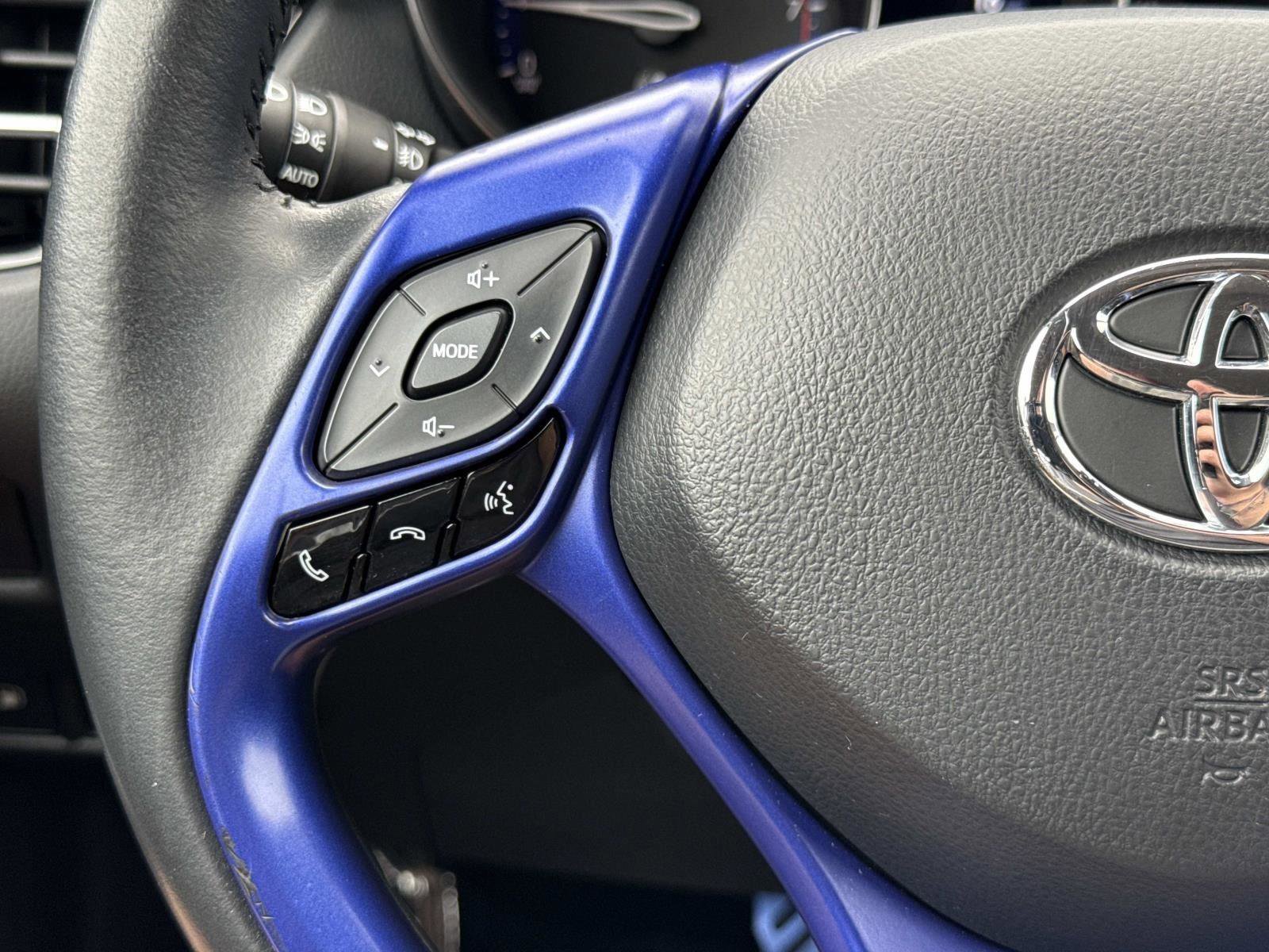 Used 2021 Toyota C-HR Limited image 9