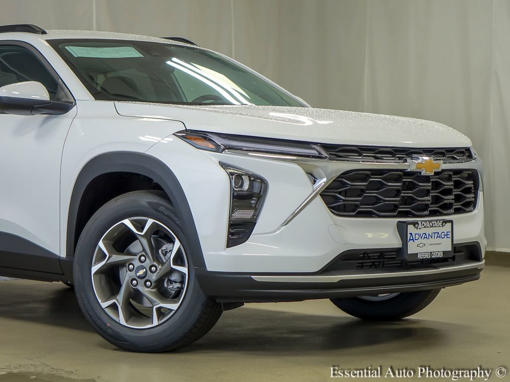 New 2026 Chevrolet Trax LT w/ LT Convenience Package FWD image 3