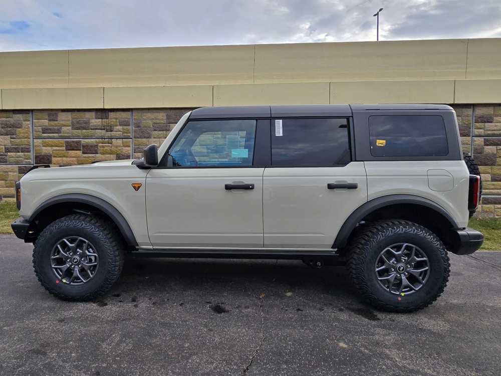 New 2025 Ford Bronco Badlands image 7