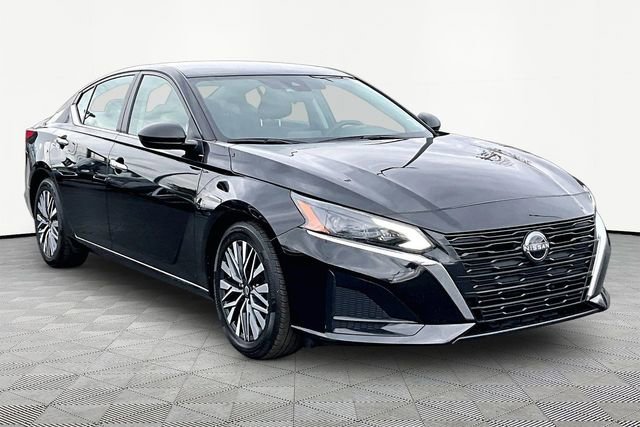 Used 2024 Nissan Altima 2.5 SV