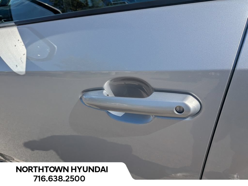 Used 2025 Toyota RAV4 XLE AWD/4WD image 37