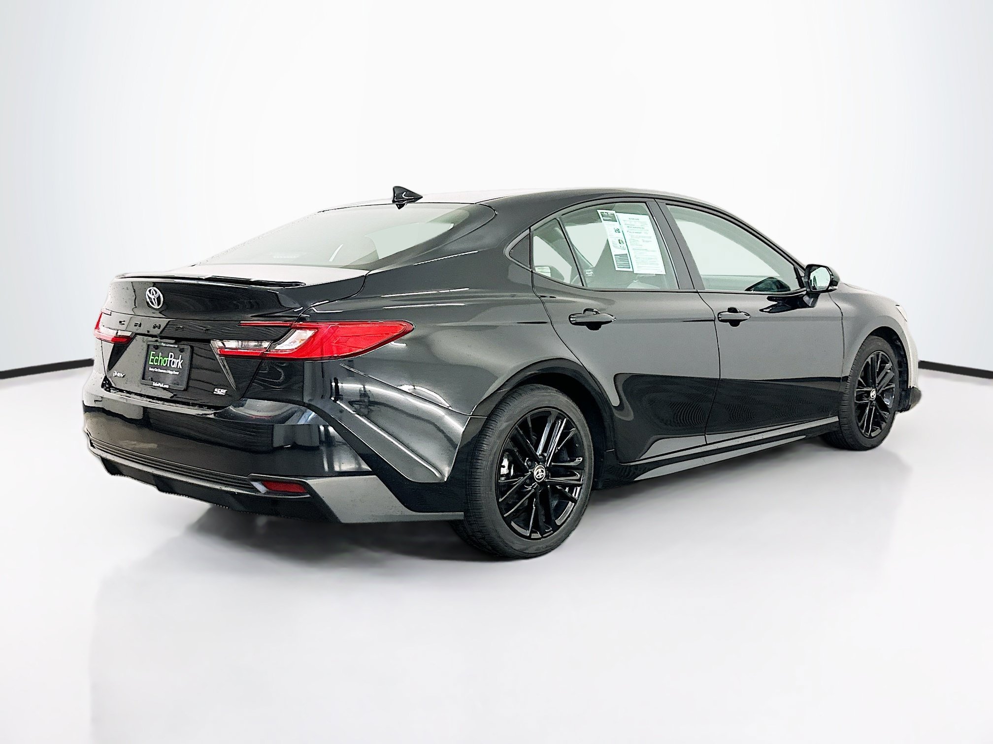 Used 2025 Toyota Camry SE FWD image 9