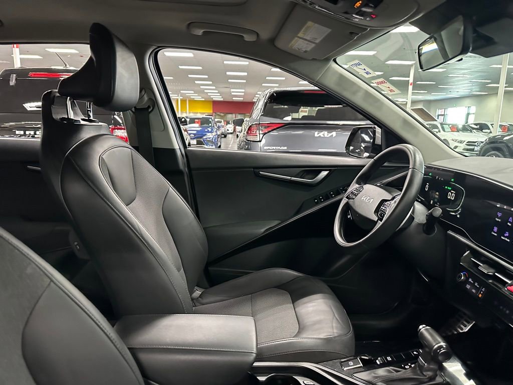 Used 2023 Kia Niro EX Touring image 30
