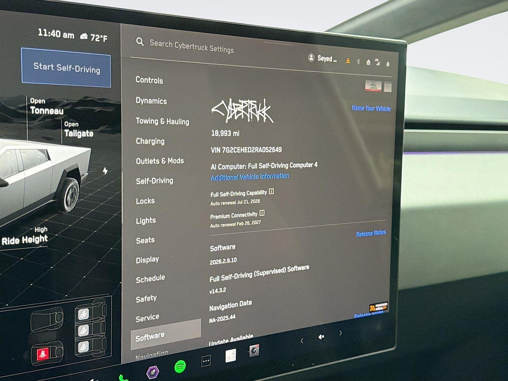 Used 2024 Tesla Cybertruck AWD Crew Cab image 18