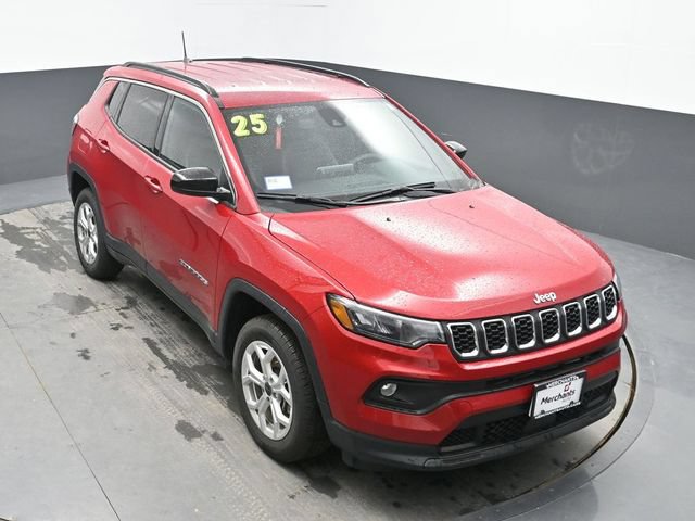 Used 2025 Jeep Compass Latitude AWD/4WD image 17