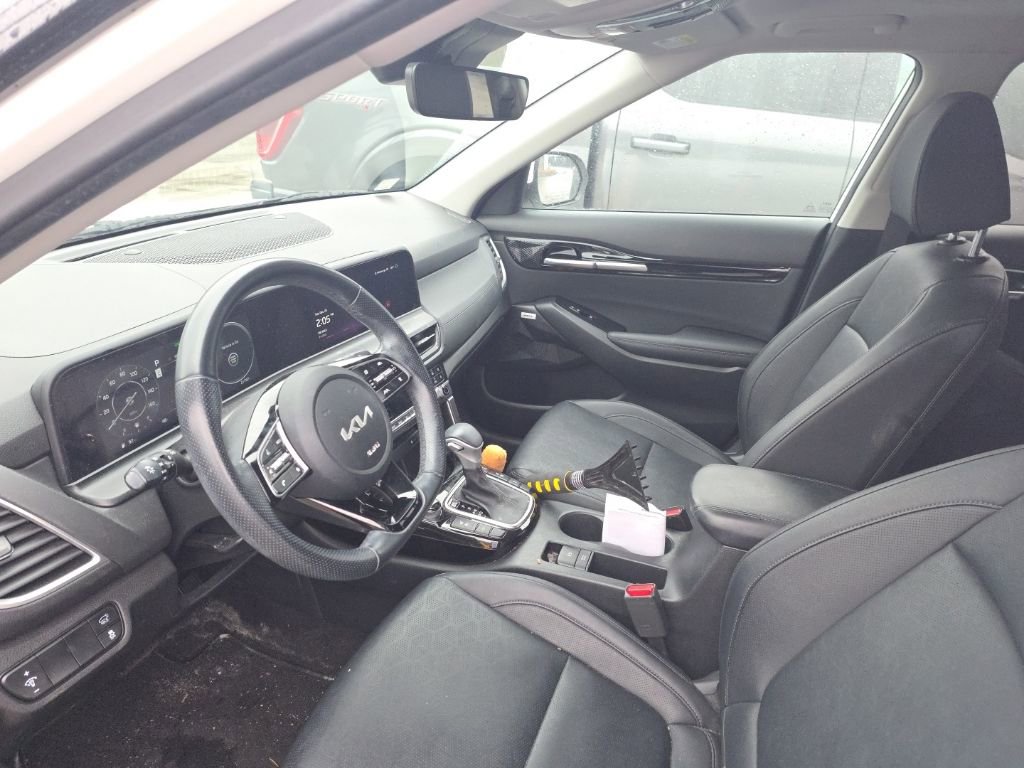 Used 2024 Kia Seltos SX w/ SX Sunroof Package image 9