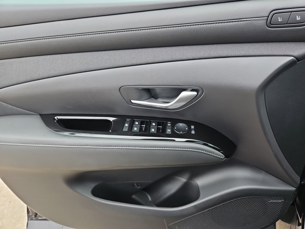 Used 2025 Hyundai Santa Cruz Limited AWD/4WD image 13