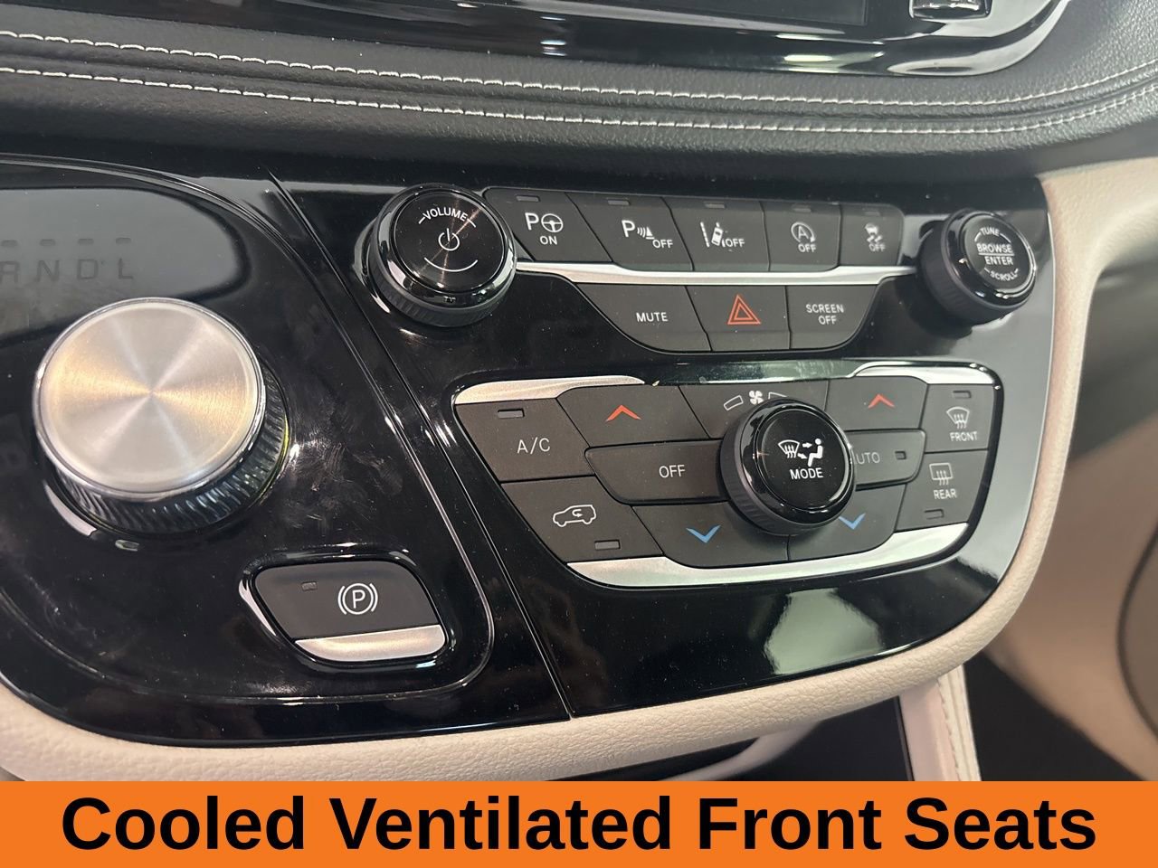 Used 2023 Chrysler Pacifica Limited image 17