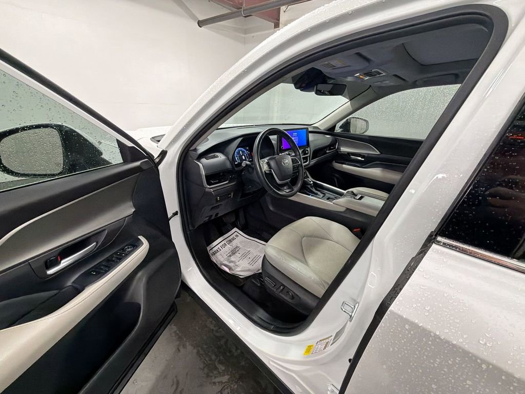 Used 2024 Toyota Grand Highlander AWD image 10