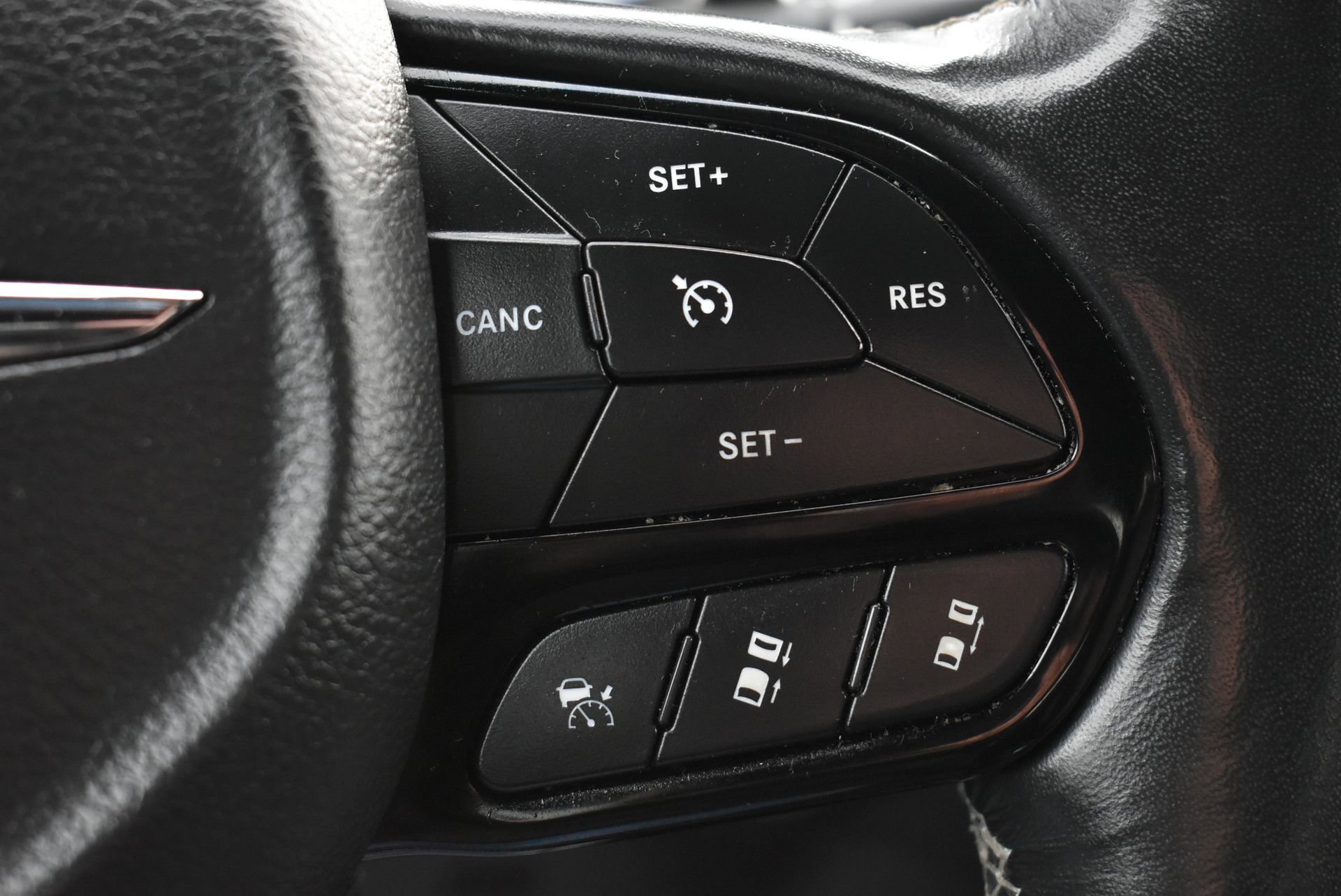 Used 2021 Chrysler Pacifica Touring w/ S Appearance Package image 21