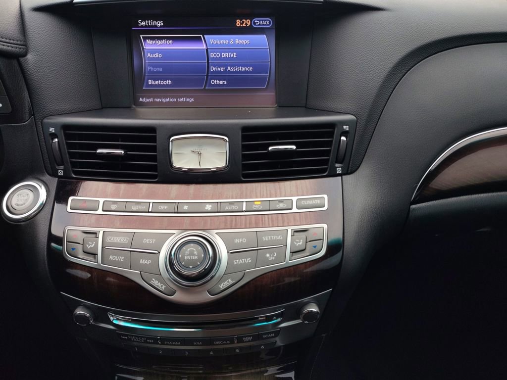 Used 2016 INFINITI Q70 L 5.6 w/ V8 Deluxe Technology Package image 8