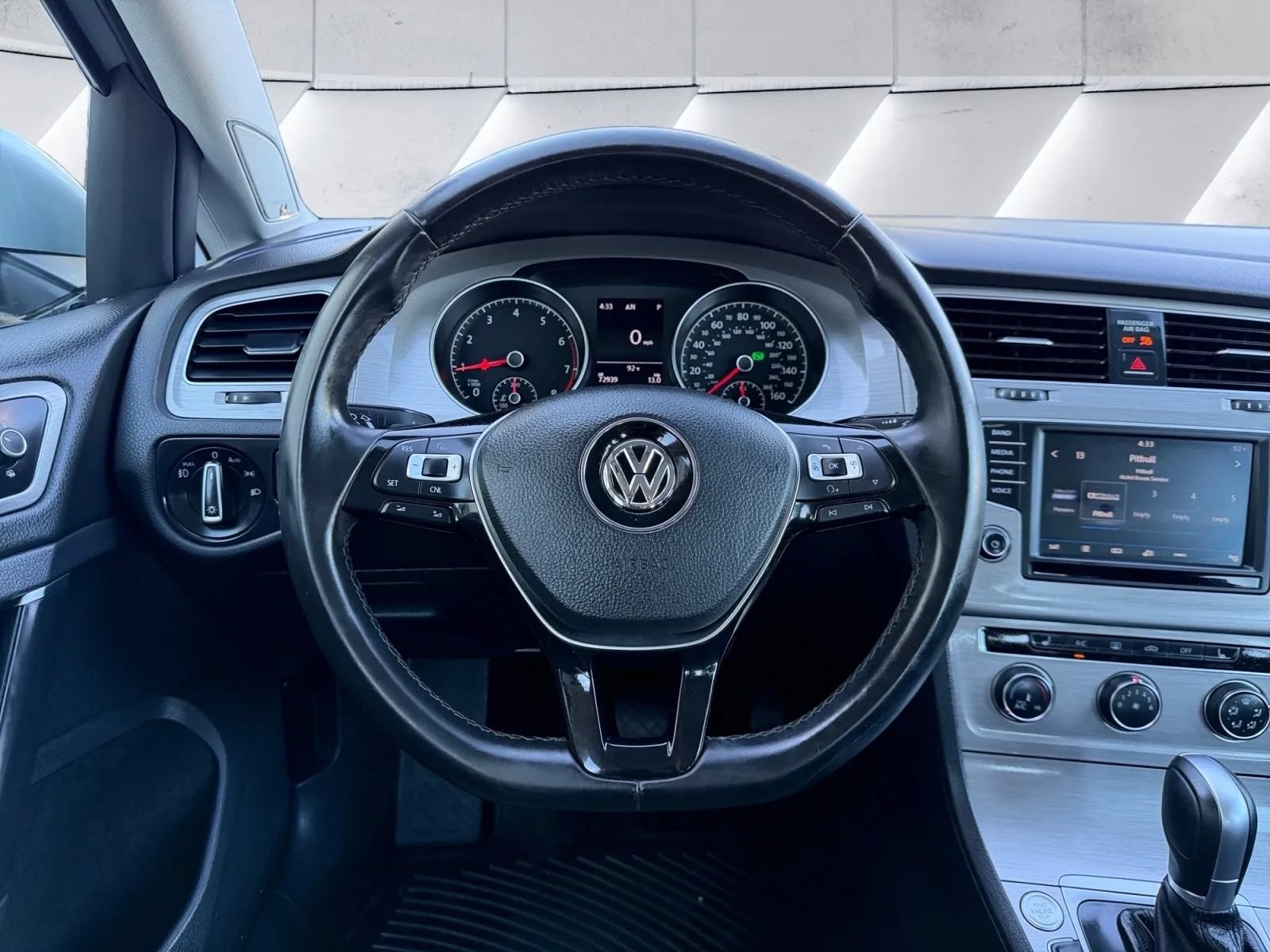 Used 2017 Volkswagen Golf SE FWD image 17