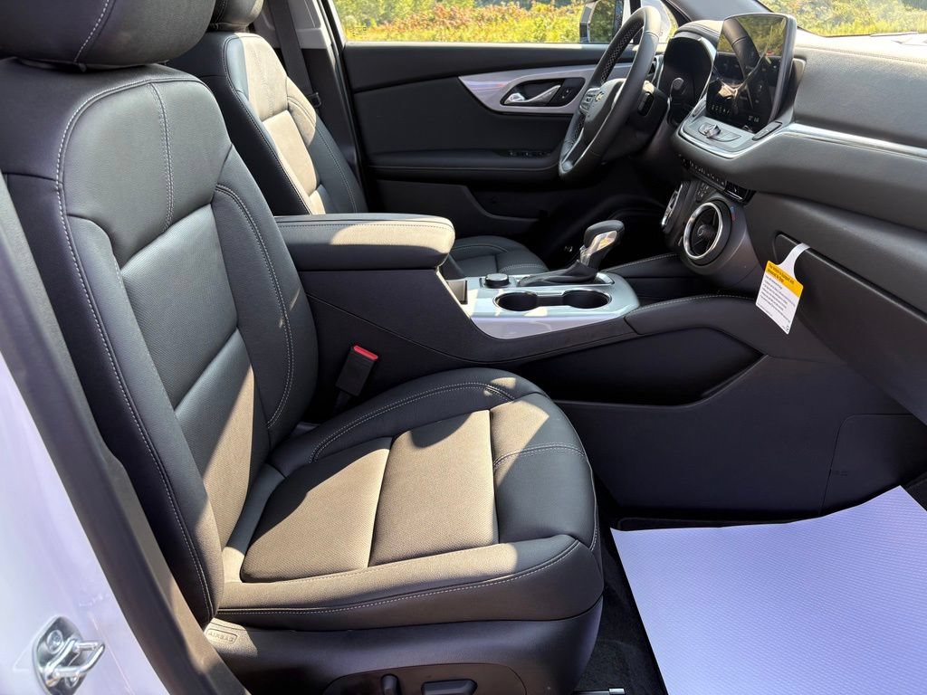 New 2026 Chevrolet Blazer LT w/ LPO, Arctic Package FWD image 28