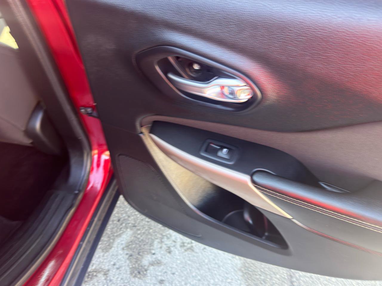 Used 2017 Jeep Cherokee Sport w/ Cold Weather Group image 32