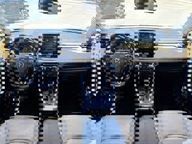 Used 2021 Toyota RAV4 XLE Premium image 16