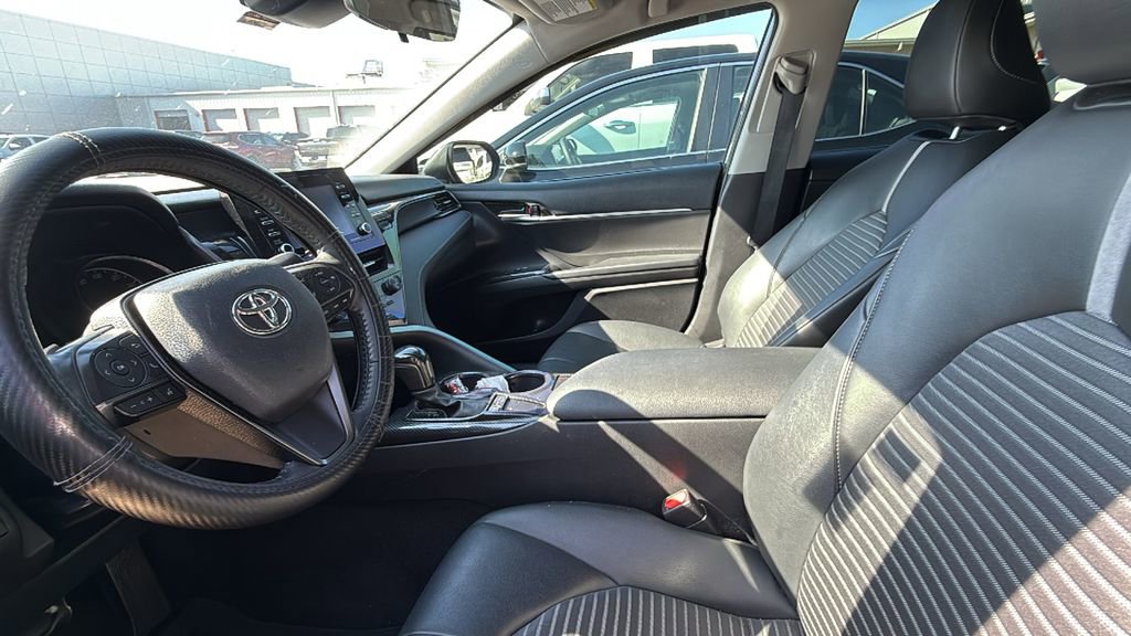 Used 2022 Toyota Camry SE FWD image 4