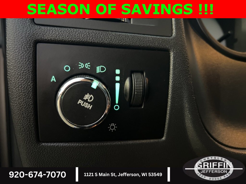 Used 2014 Dodge Challenger SRT8 image 29