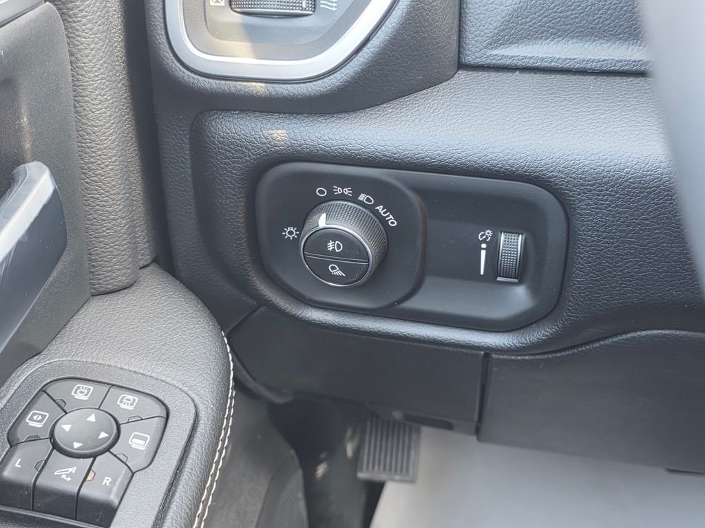 New 2026 RAM 2500 Big Horn AWD/4WD image 21
